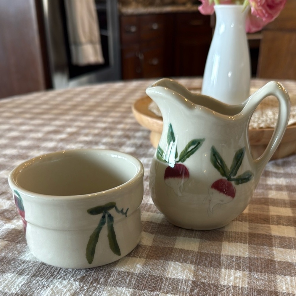 Vintage Hand-Painted Ceramic Creamer and Sugar Set
Darling vegetable designs
